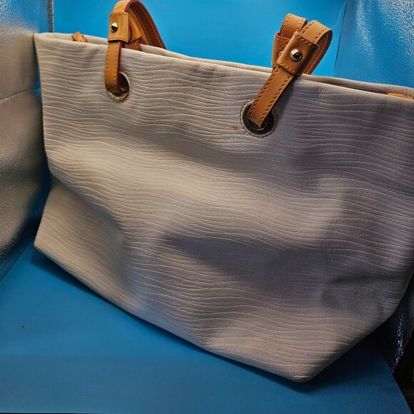 Dooney & Bourke Grommet Shopper – White Textured Leather – Removable Interior - Picture 4 of 7